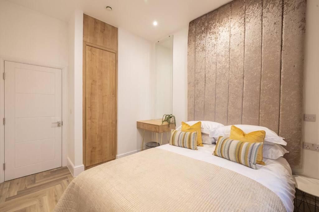 The Pocklington - The Graduate Suite Лестер Экстерьер фото
